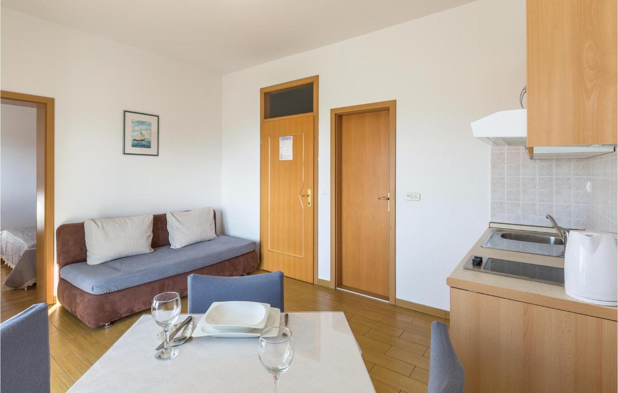 1 Bedroom Stunning Apartment In Makarská Exteriér fotografie